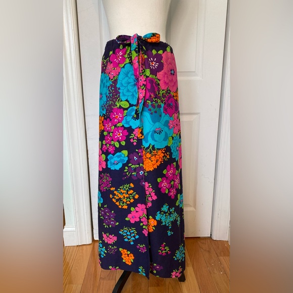 1960s/70s Flower Power / Tropical / Bold Wrap Pants - Picture 1 of 12